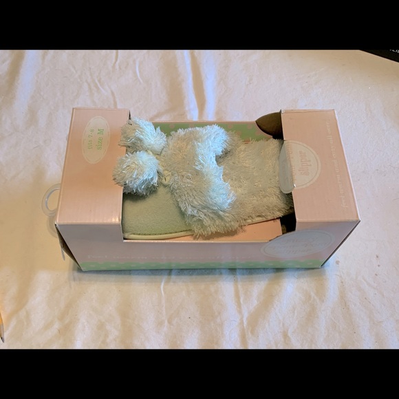 Fuzzy Pom Pom Slippers - Picture 1 of 4